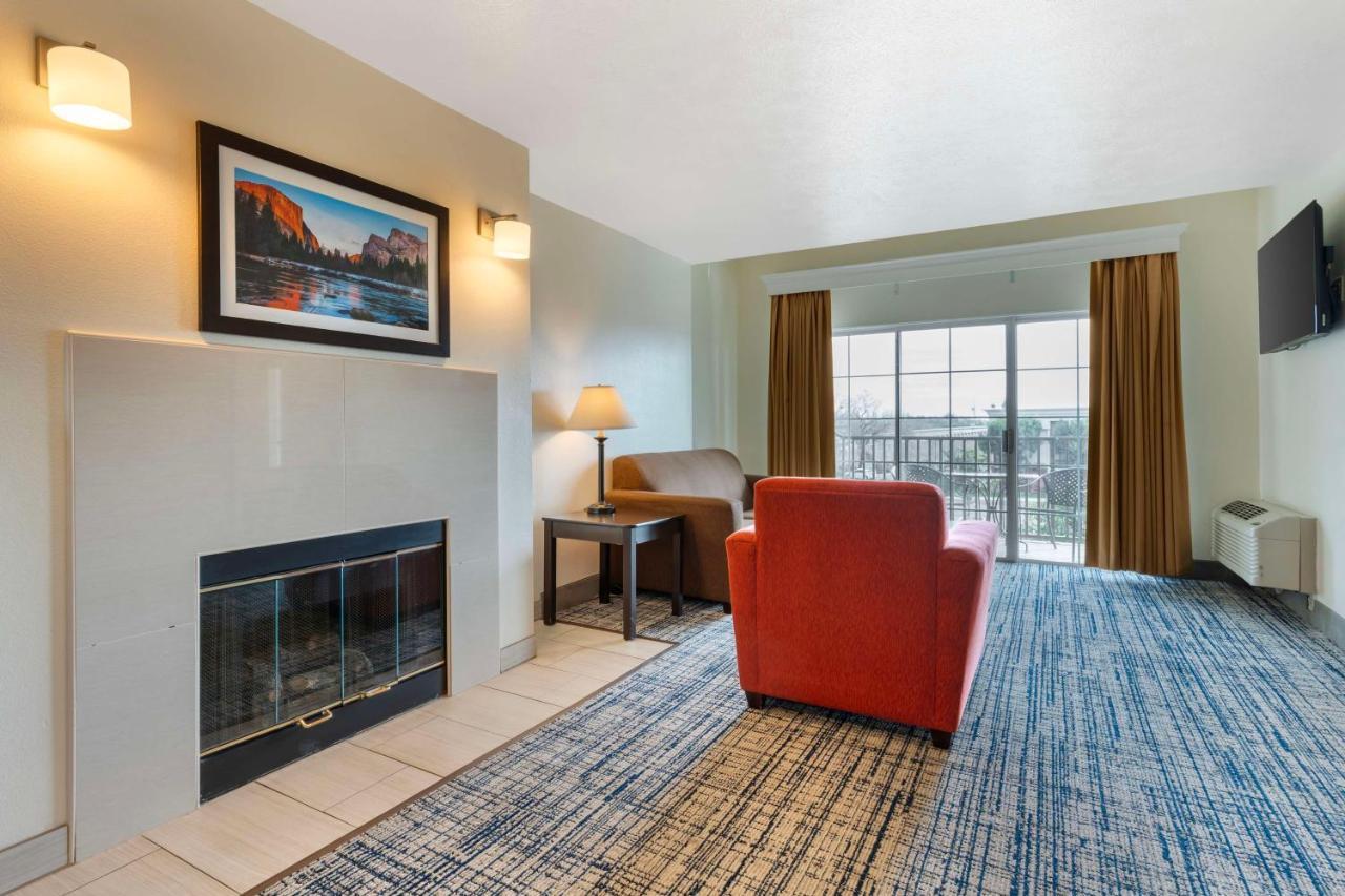 Best Western Visalia Hotel Εξωτερικό φωτογραφία