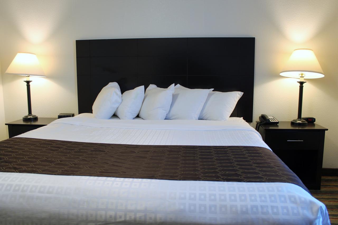 Best Western Visalia Hotel Εξωτερικό φωτογραφία